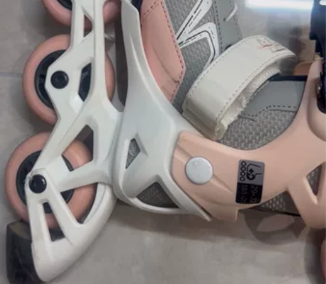 迪卡侬 女童滑冰鞋 29到32码 9新 感...