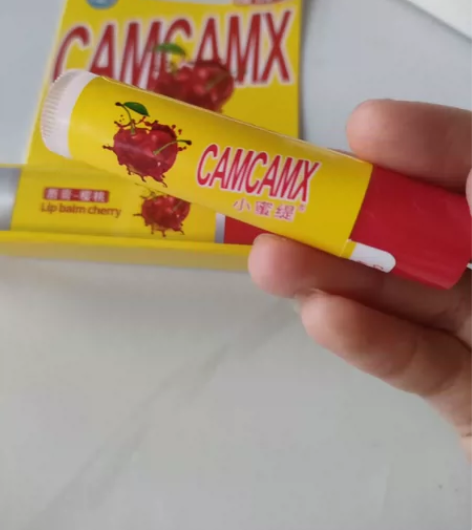 全新小蜜缇唇膏樱桃味，非偏远包邮，爽快的直...