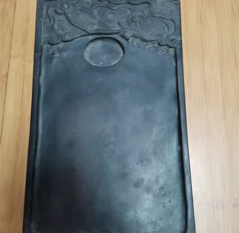 清末民国端砚，边角略有磕碰，重2.2公斤，...