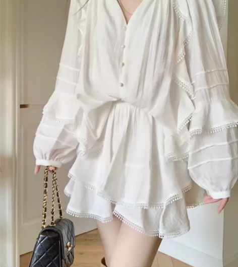 荷叶短裙，有打底裤，质量很好300+一套买...