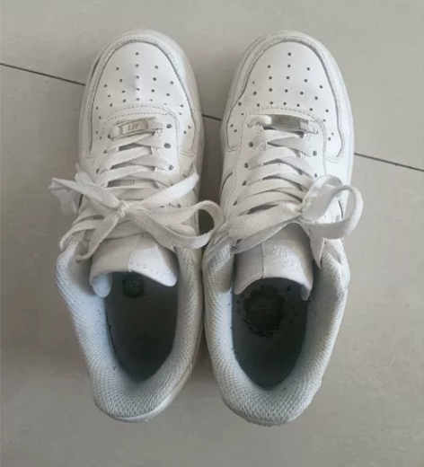 耐克空军一号，37码小白鞋 感兴趣的话点“...