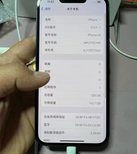 苹果14，128，成色边框一处掉漆，小花机...