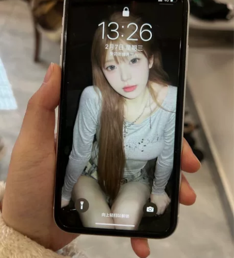 女大学生自用iPhoneXR 128g白色...
