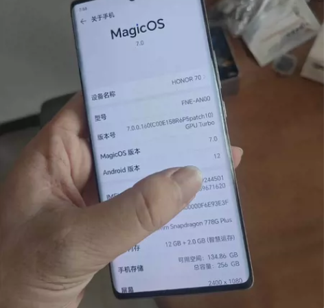 荣耀70 12+256g。机身没有划痕，有...