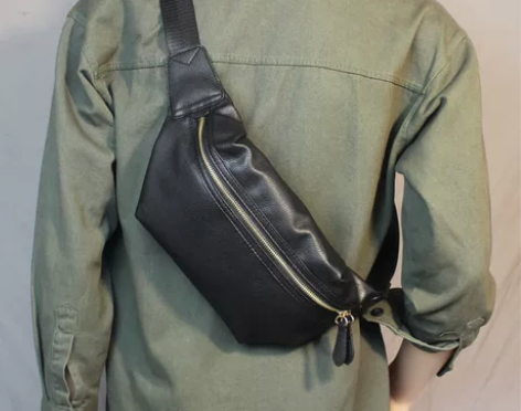 香港I.T JUNG胸包男士时尚防水软皮休...