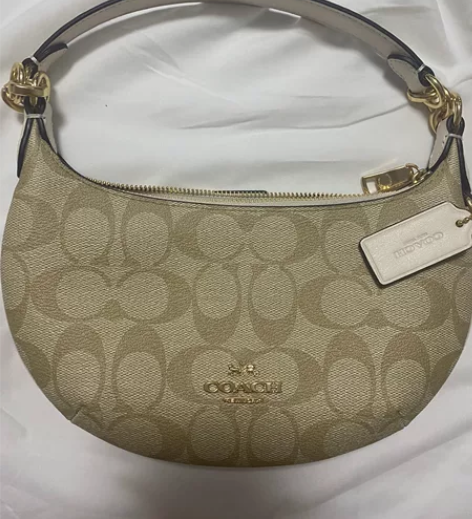 coach月牙包，得物上购买并经过鉴定，保...