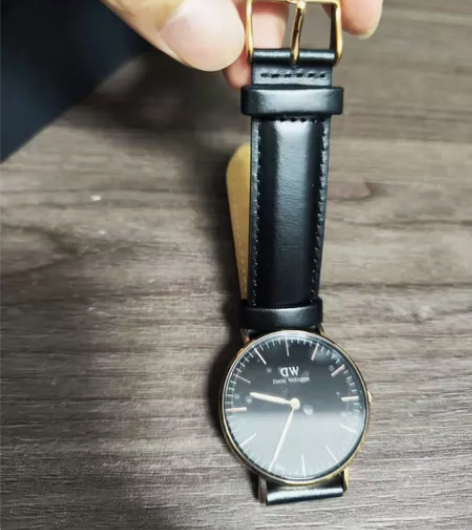 DW手表 白菜价出闲置  9.9成新 就带...