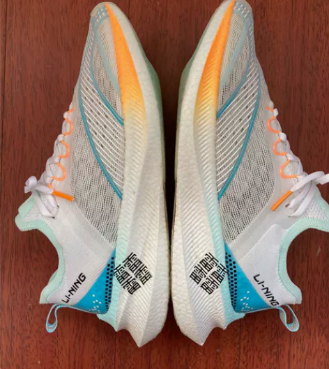 ?李宁飞电challenger跑鞋，飞电2...