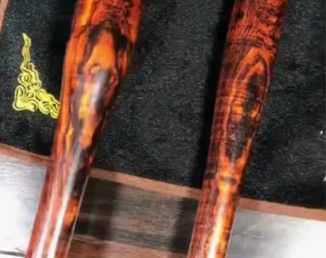 两根黑飘红大红酸枝棒球棍份量重油性足,纹路...