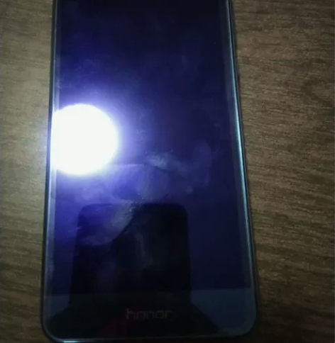 荣耀8 个人一手  新换的电池 感兴趣的话...