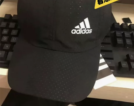 阿迪达斯夏季速干网眼情侣款棒球帽，一顶透气...