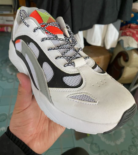 特步41码男休闲鞋子,可能有试过鞋子的痕迹...