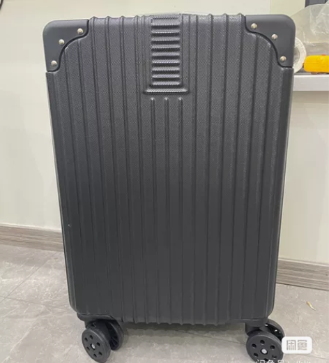 uldum全新20寸行李箱 办信用卡送的，...