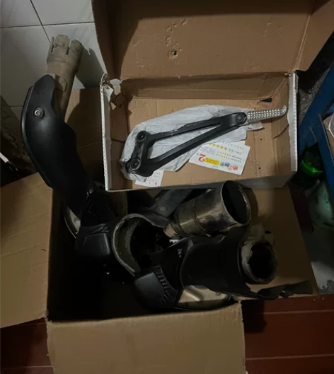 雅马哈R1原厂排气  雅马哈R1后脚踏 单...