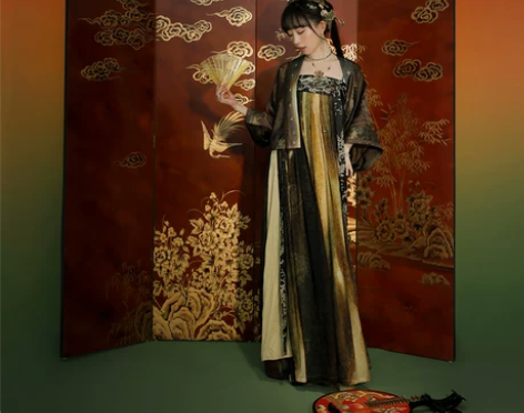 十三余小豆蔻儿汉服 儿[凤栖梧-西安博物院...