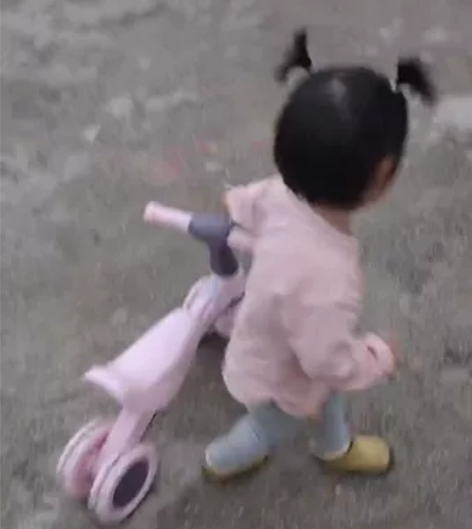 儿童平衡车轮滑步车1-3岁小孩男女孩四轮扭...