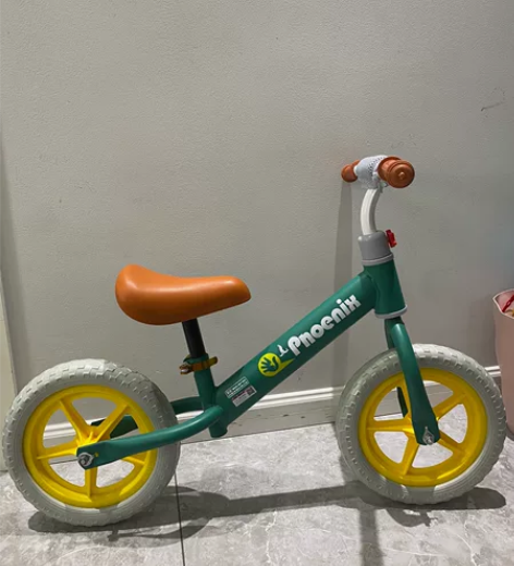 全新平衡车，只有安装的时候把钢管位置摩擦了...