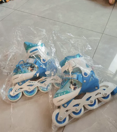 全新正品迪士尼蓝色米奇八轮全闪儿童轮滑套装...