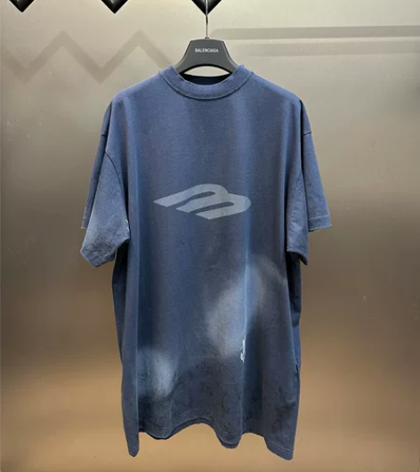 天花板！巴黎世家 斜M印花蓝短袖 面料采用...