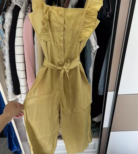 专卖店买的连体裤，洗过了有点皱，需要熨烫，...