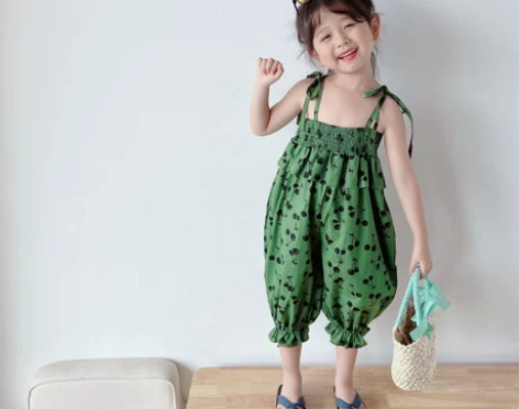 女宝宝时髦洋气碎花吊带连体裤韩国版儿童宝宝...