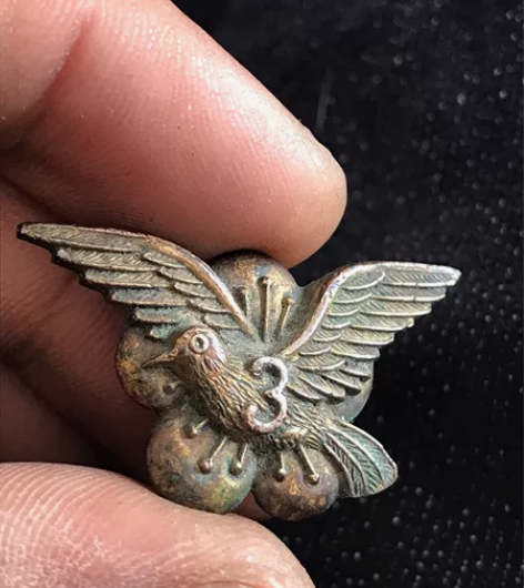 民国南京第三期警校徽章 （铜鎏金工艺）存世...