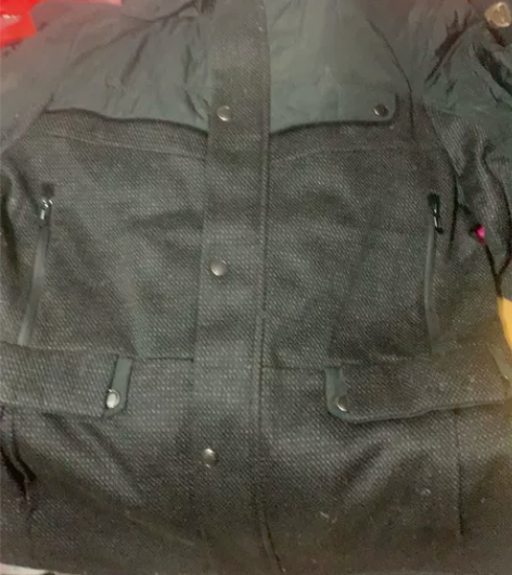 男士羽绒服黑，闲置便宜出，几乎全新 感兴趣...