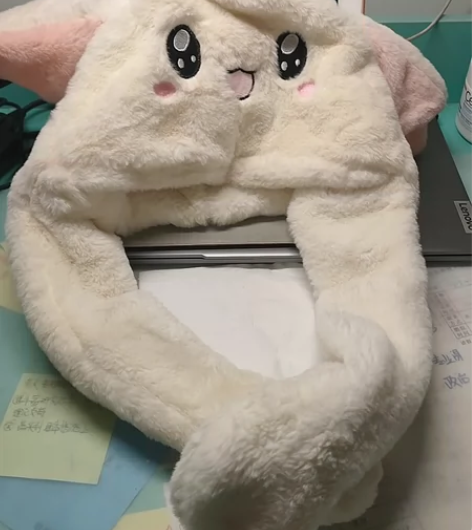 毛绒帽子，捏耳朵可动 感兴趣的话点“我想要...