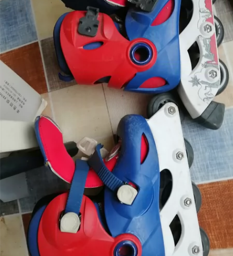 轮滑鞋，迪卡侬轮滑鞋   28-30码，8...