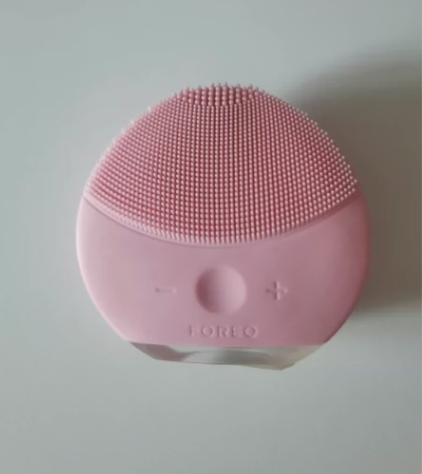 露娜洁面仪  放着有点发霉  不影响使用 ...