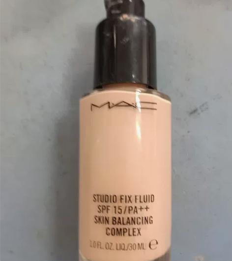 MAC粉底液N18自用正品，余量三分之二，...