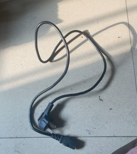 出一个华硕电脑主机电源线，基本没用过，电脑...