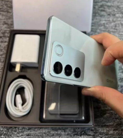 vivos16全原装12+256搭载骁龙8...