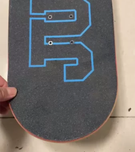 闲置双翘滑板，家里滑板多，这个只滑过几次次...