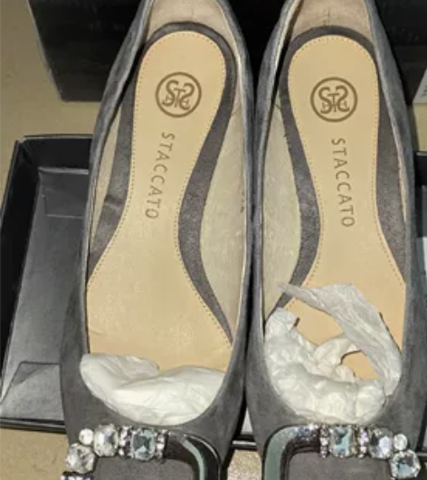 思加图女鞋，跟高3厘米，穿过一次，30元出...