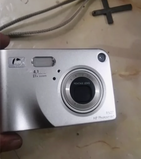 惠普R507数码相机，屏幕有问题，介意勿扰...
