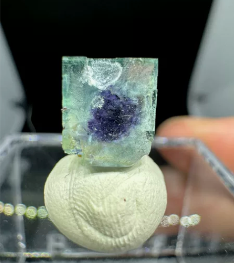 内蒙古萤石 小小颗注意尺寸手机原相机灯光下...