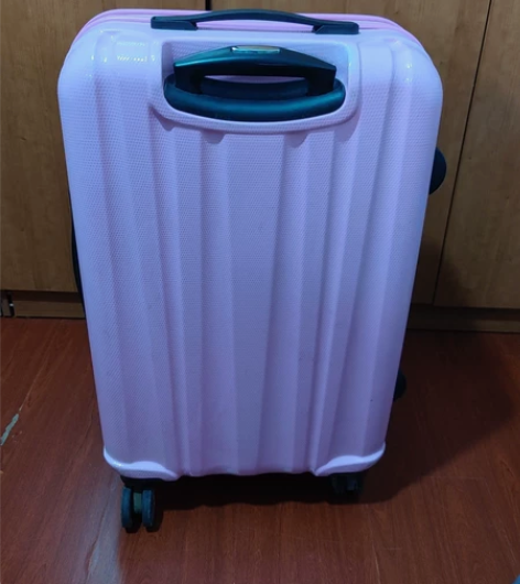 行李箱，没用几次，成色几乎全新，天津自提。...