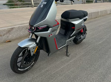 出小牛f400t动力版  48v24a锂电...