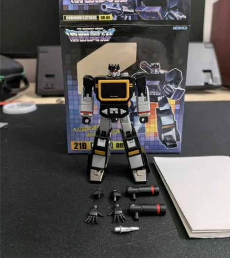 na 音板 变形金刚 成色新仅站柜，未变形...