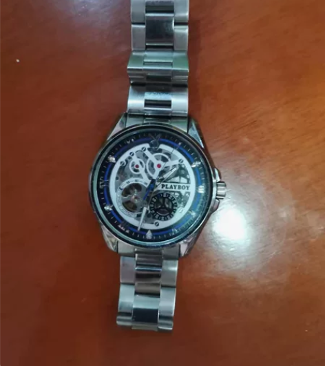 自己带的手表机械的 过年别人送的不怎么带找...