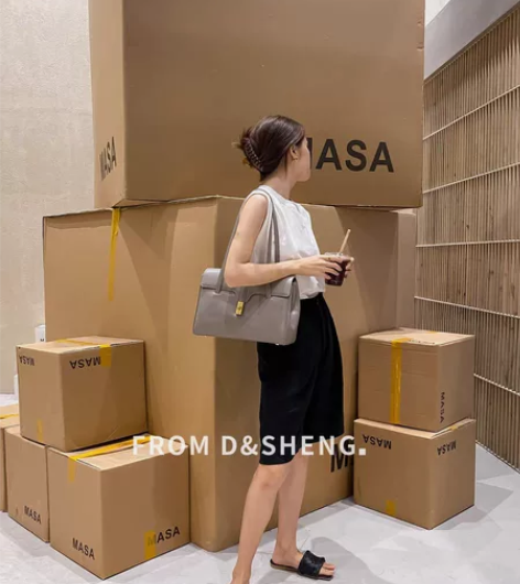 99新包包女包福袋，两个一起哦。万物科幻，...