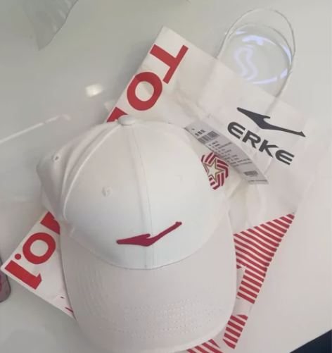 鸿星尔克实体店全新棒球帽。原价89 感兴趣...