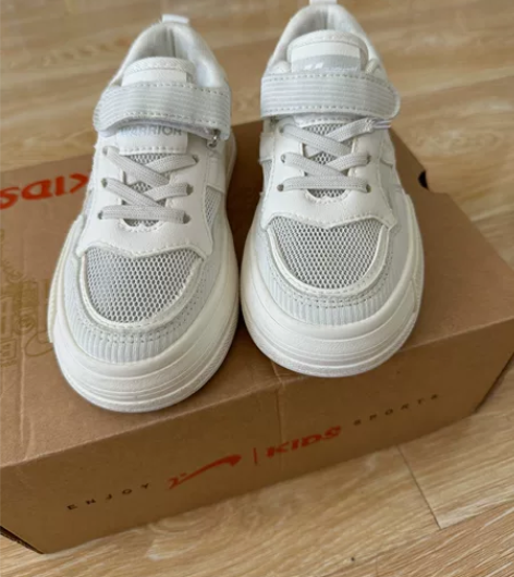 男童回力白色网鞋 30码，内长18.5穿了...