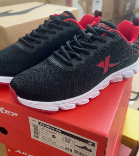 特步运动鞋39码,男女同款2个颜色,网面透...