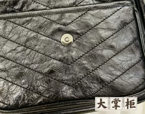 niki包包油蜡皮褶皱牛皮邮差包流浪包杨树...