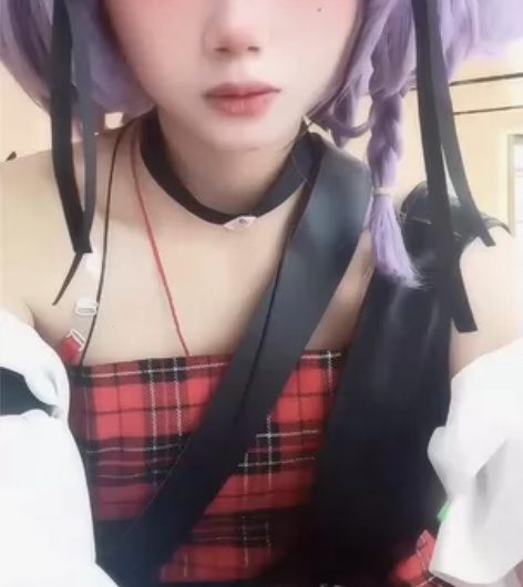 小乔，音你心动全套其全有鞋裙子布料是有那种...