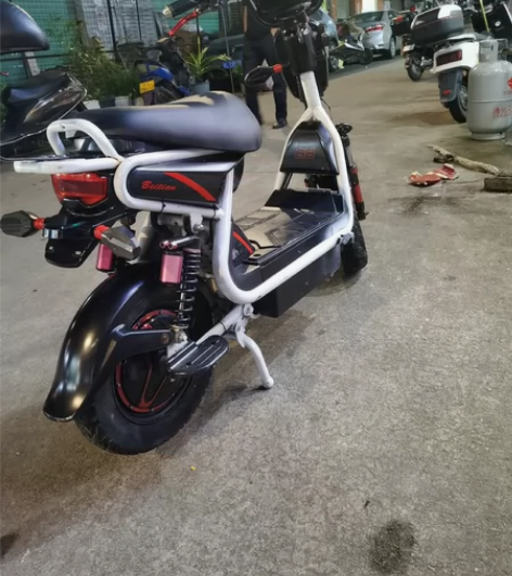 二辆，极酷电动车处理，白黑随选，可单买车架...