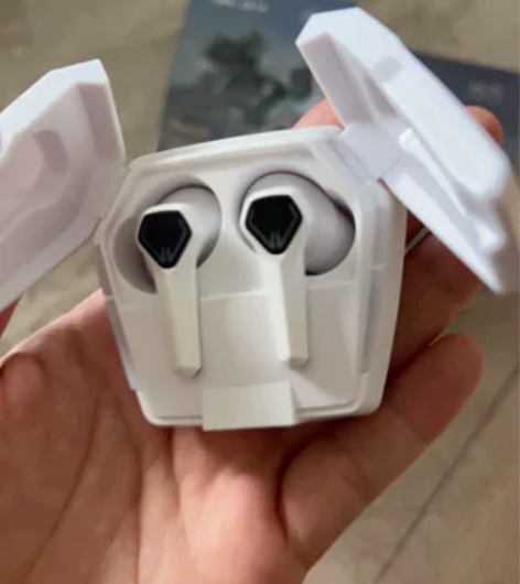 全新夏新蓝牙耳机 清货优惠价出 感兴趣的话...