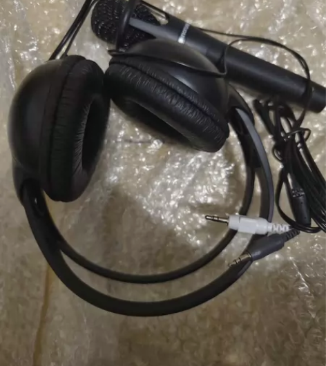 全新耳机  包装占地方了扔了 有话筒 顺丰包邮 感兴趣的话点...